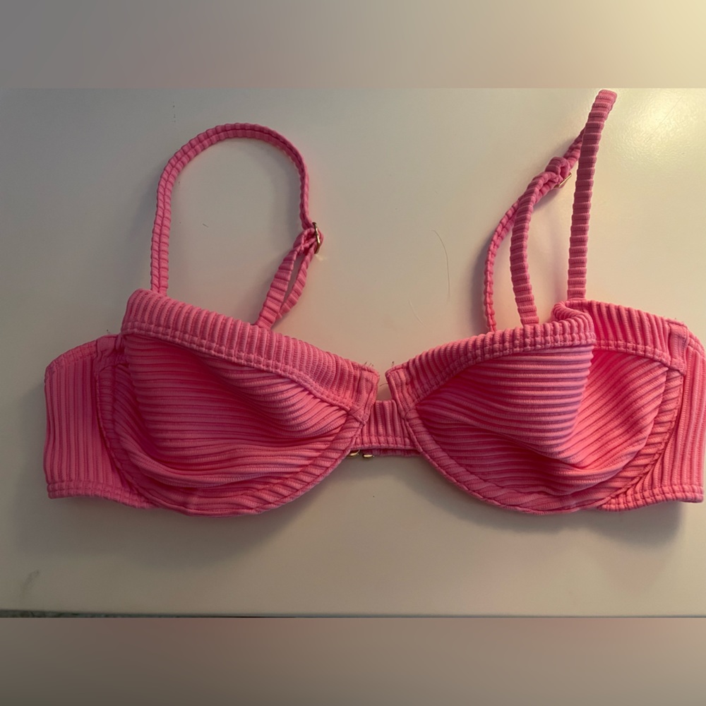 PINK HOLLISTER SWIM SUIT WORN ONCE PERFECT CONDITION SIZE XSMALL